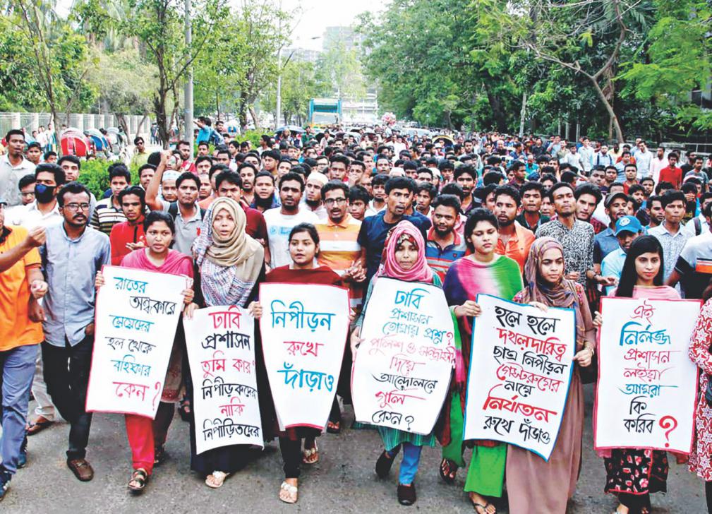 Du authorities come under fire