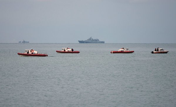 Russia Mounts Search After Plane Crash and Says Terrorism Is Unlikely
